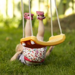 Kleines Kind fällt von einer Schaukel - ©Ernst Vikne http://www.flickr.com/people/iboy/