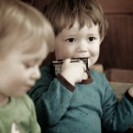 Zwei Kinder in der Nahen - ©Ernst Vikne http://www.flickr.com/people/iboy/